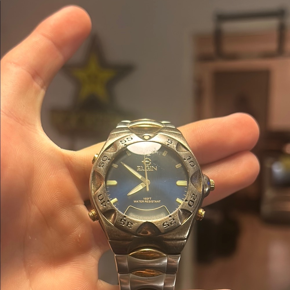 Silver and Blue Smartwatch with Round Dial and Stainless Steel Bracelet